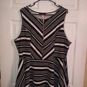 Black and white Baby doll tank top with zipper in the front size 3x